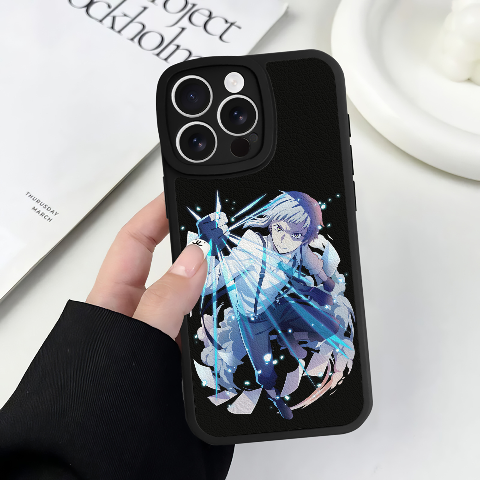 （画像用） 文豪ストレイドッグス Bungo Stray Dogs 【iPhone 16シリーズ対応】シリコンスマホケース（レザー調） 材質：シリコン